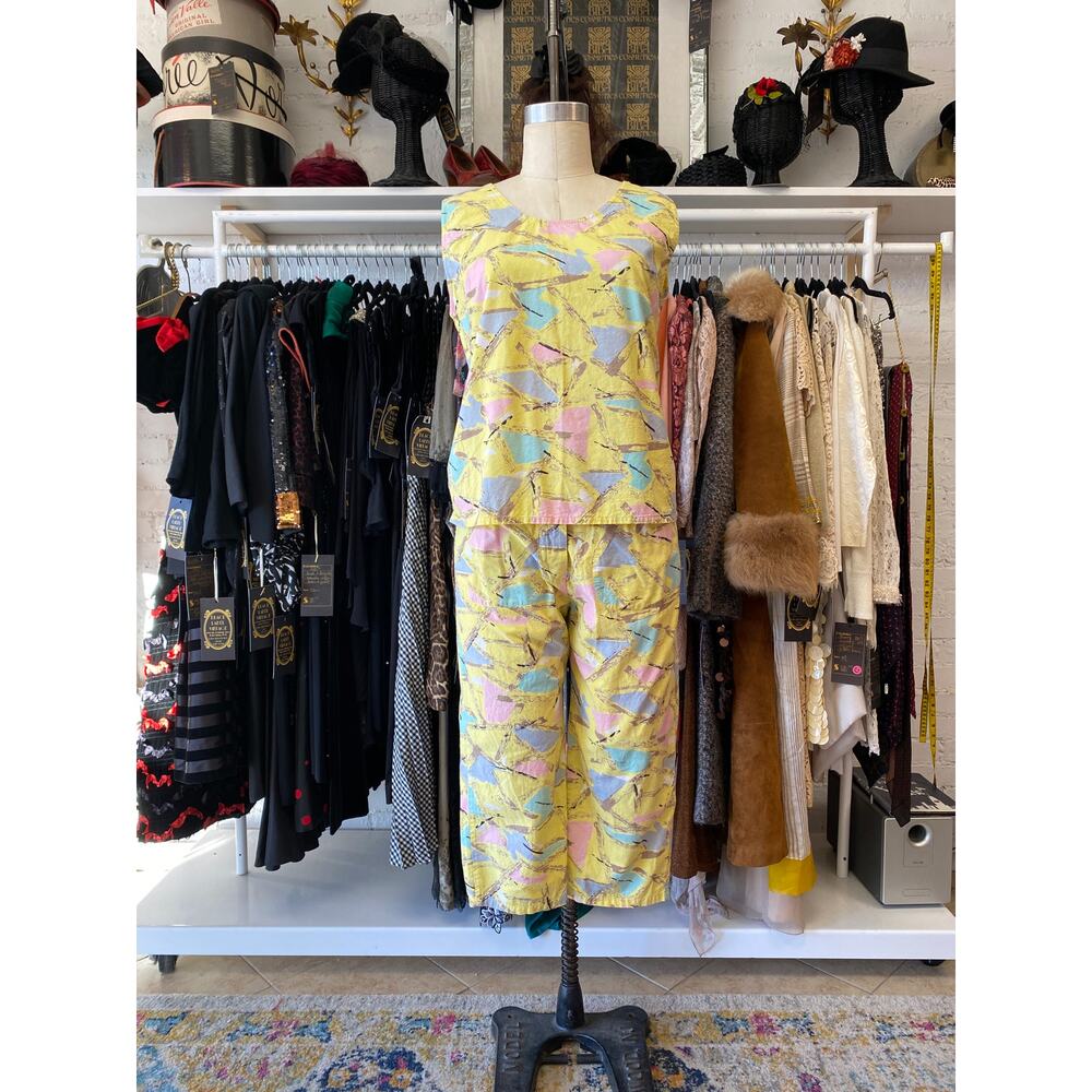Vintage 1980s retro print 2 piece set, cropped pants, tank top, yellow cotton, m